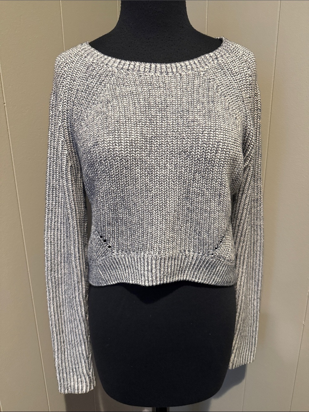 Aqua Women’s Small Heather Gray Navy Scoopneck Crop Sweater